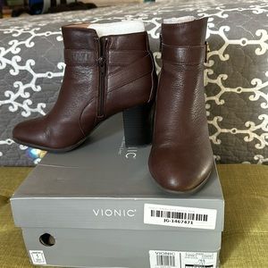 Vionic Brown Perk Alison Booties Sz 10 Chocolate Leather Gold Buckle Zipper